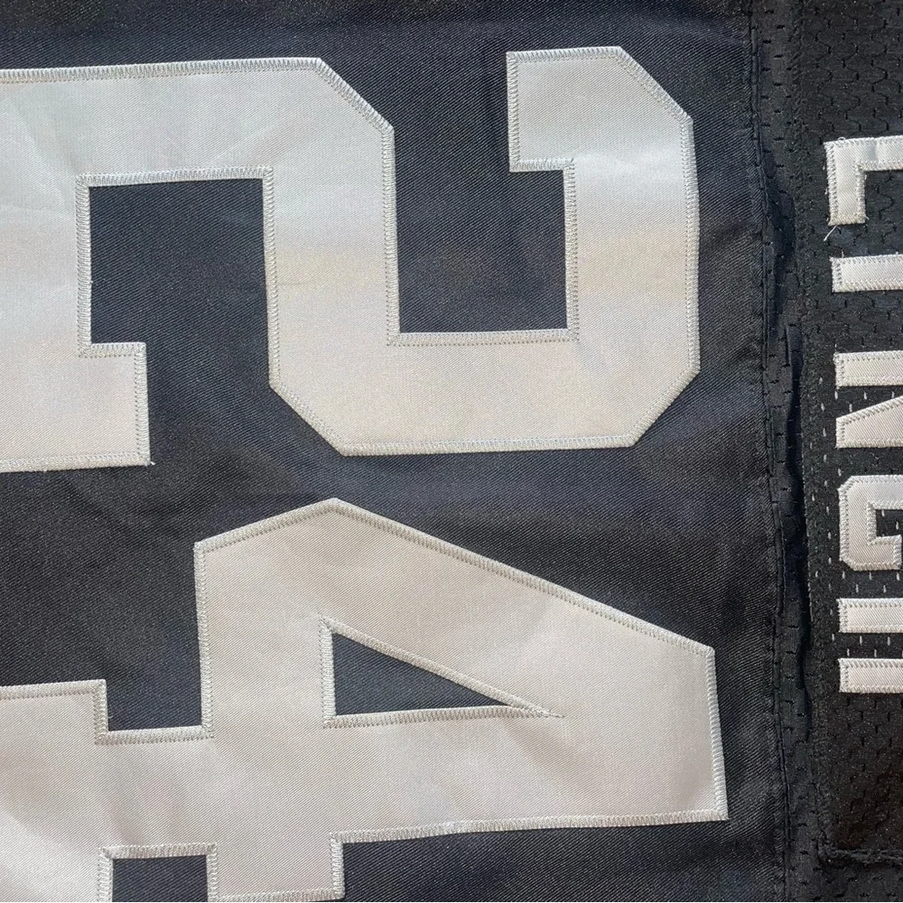 Marshawn Lynch Oakland Raiders #24 Jersey - Picture 3 of 5